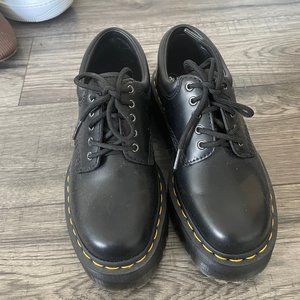 8053 QUAD BLACK Dr. Martens